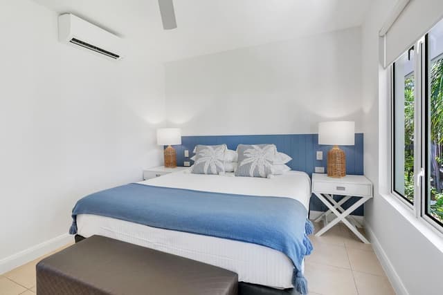 Poolview Two Bedroom Apartment with private rooftop spa