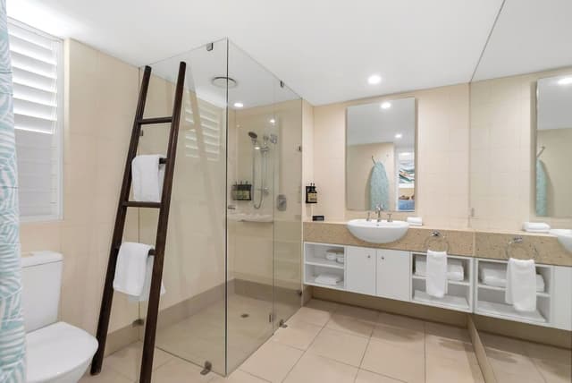 Ground Floor 2 Bedroom with patio and easy pool access (341718)