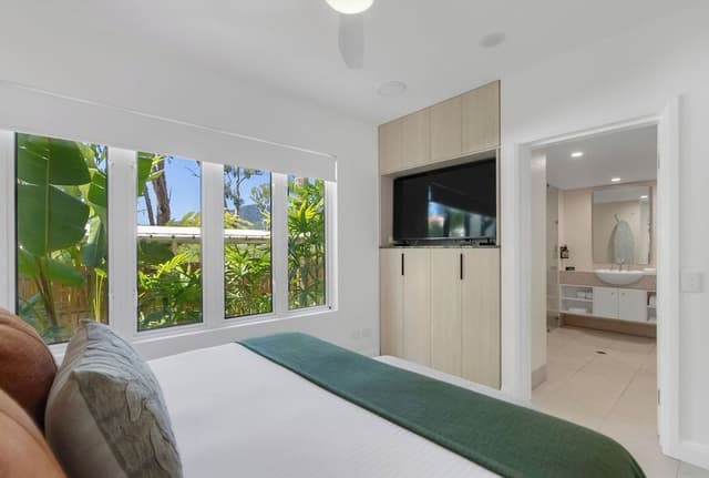Ground Floor 2 Bedroom with patio and easy pool access (341718)