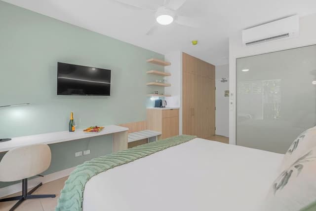 Ground Floor Two Bedroom with Patio - Easy Pool Access 3311/12