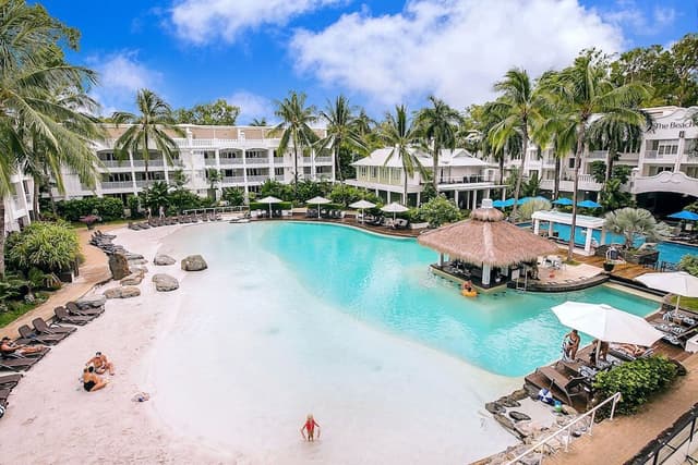 Poolview Two Bedroom Apartment with private rooftop spa