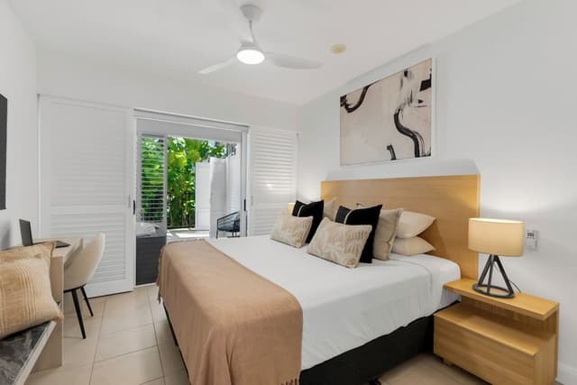 Ground Floor 2 Bedroom with patio and easy pool access (341718)