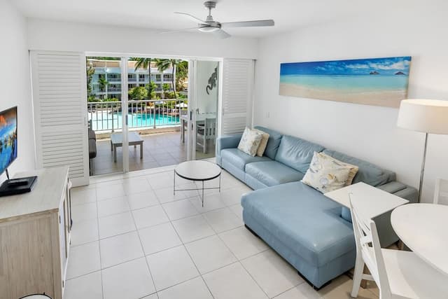 Poolview Two Bedroom Apartment with private rooftop spa
