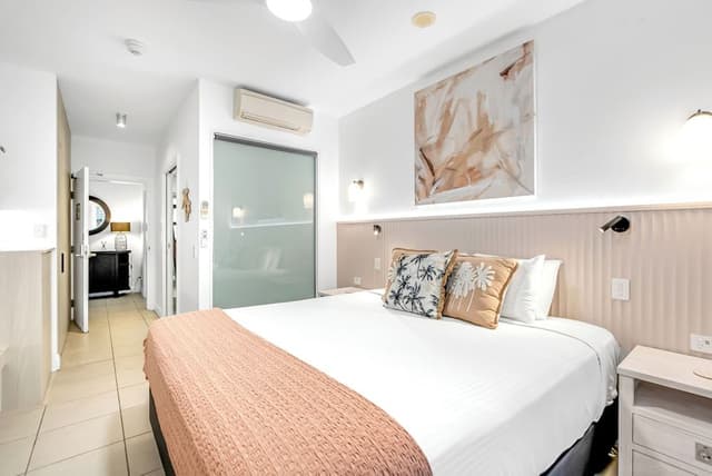 Ground Floor Two Bedroom with Patio - Easy Pool Access 3411/12