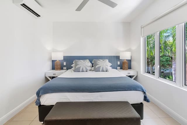 Poolview Two Bedroom Apartment with private rooftop spa