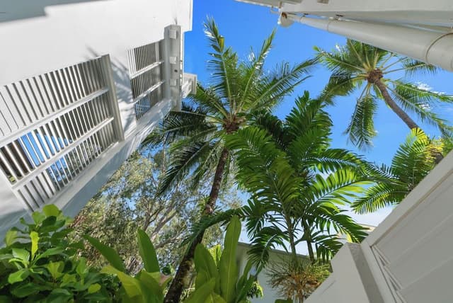 Ground Floor 2 Bedroom with patio and easy pool access (341718)