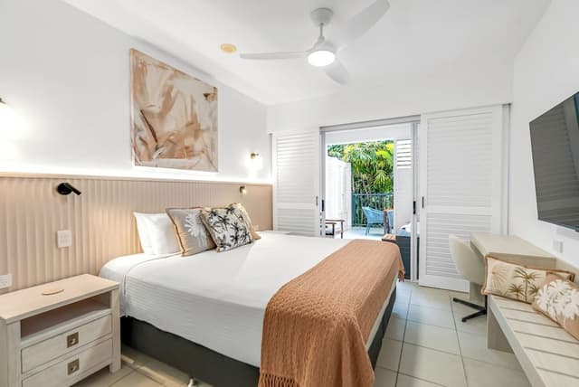 Ground Floor Two Bedroom with Patio - Easy Pool Access 3411/12