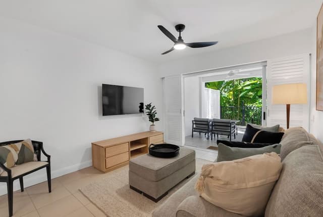Ground Floor 2 Bedroom with patio and easy pool access (341718)
