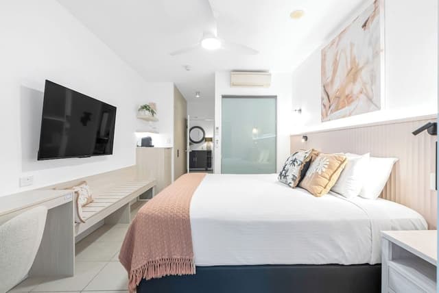 Ground Floor Two Bedroom with Patio - Easy Pool Access 3411/12