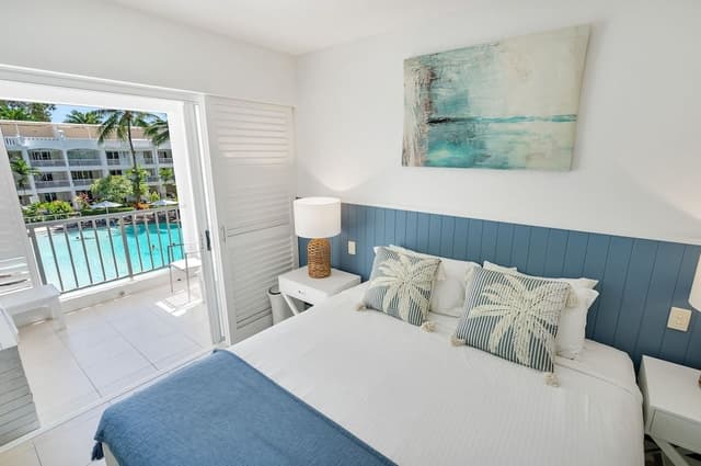 Poolview Two Bedroom Apartment with private rooftop spa