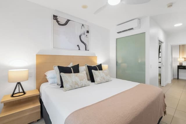 Ground Floor 2 Bedroom with patio and easy pool access (341718)