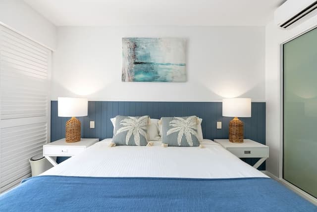 Poolview Two Bedroom Apartment with private rooftop spa