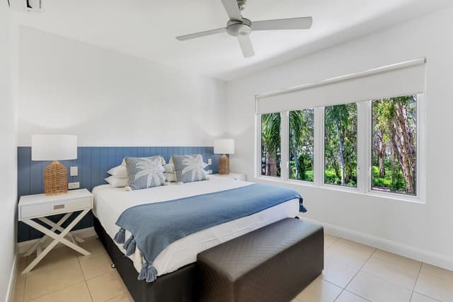 Poolview Two Bedroom Apartment with private rooftop spa