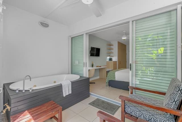 Ground Floor Two Bedroom with Patio - Easy Pool Access 3311/12