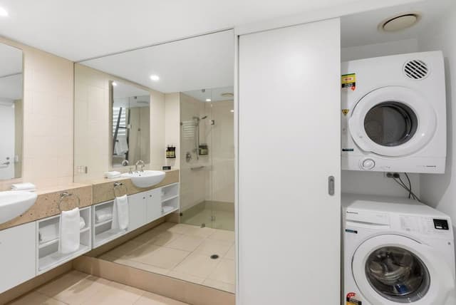 Ground Floor 2 Bedroom with patio and easy pool access (341718)