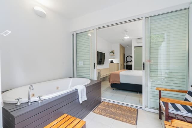 Ground Floor Two Bedroom with Patio - Easy Pool Access 3411/12