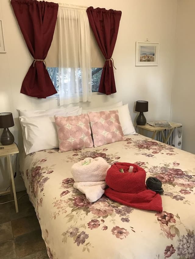 Cabin, 2 Bedrooms (Red Rosella)