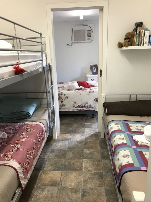 Cabin, 2 Bedrooms (Red Rosella)