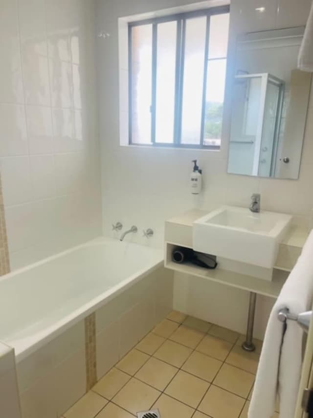 Three Bedroom Apartment - One Queen, One Double & Two Single Beds