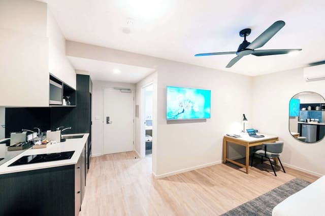 Studio, 1 King Bed, Non Smoking (Upgrade)