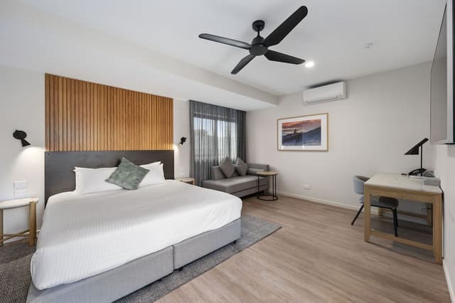Studio, 1 King Bed, Non Smoking (Upgrade)