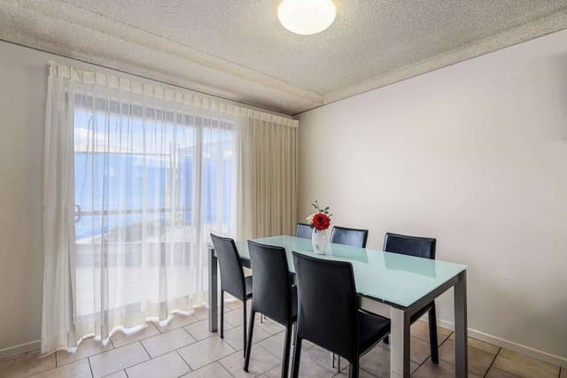 Three Bedroom Apartment - One Queen, One Double & Two Single Beds
