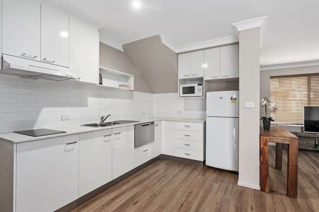Three Bedroom Apartment - One Queen, One Double & Two Single Beds