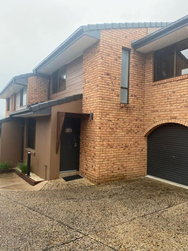 Three Bedroom Apartment - One Queen, One Double & Two Single Beds