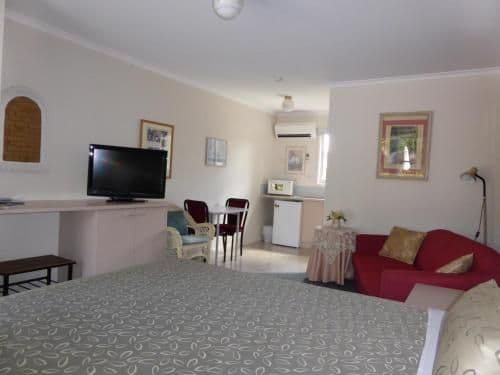 Deluxe Queen Room