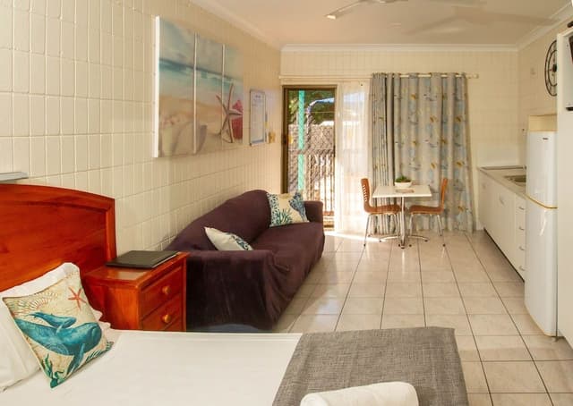 Queen Bed With Sofa
