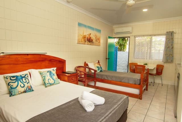 Queen Bed With Sofa
