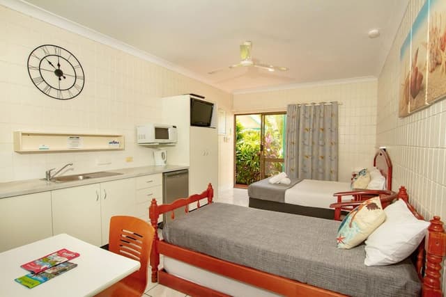 Queen Bed With Sofa