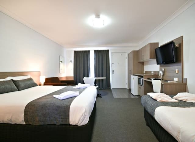Deluxe Suite with Spa Bath