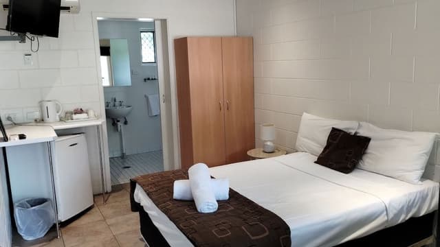 Basic Double Room, Ensuite