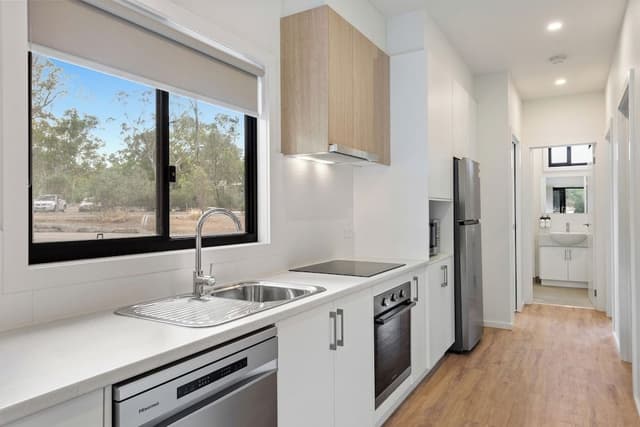 Deluxe 2 Bedroom Cabin - Sleeps 6