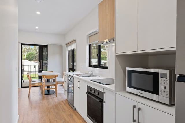 Deluxe 2 Bedroom Cabin - Sleeps 6