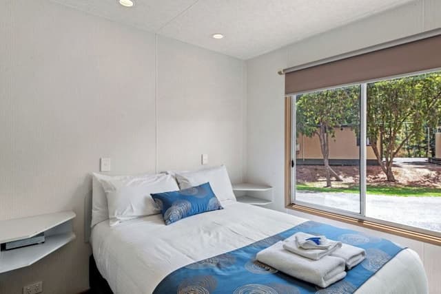 Standard 2 Bedroom Cabin - Sleeps 5