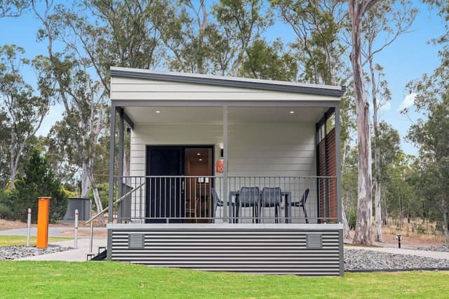 Deluxe 2 Bedroom Cabin - Sleeps 6