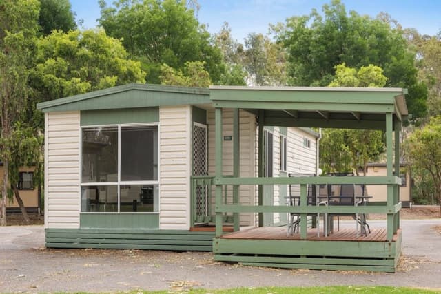 Standard 2 Bedroom Cabin - Sleeps 5