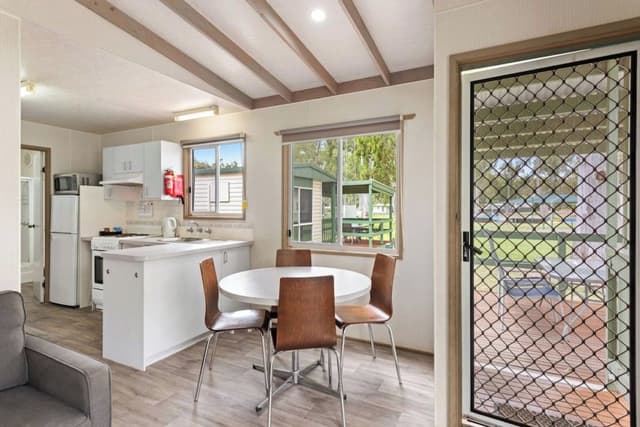 Standard 2 Bedroom Cabin - Sleeps 5
