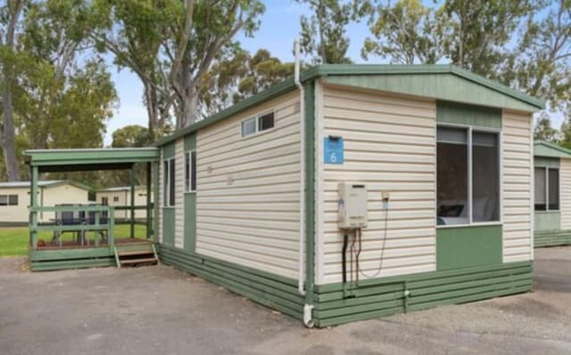 Standard 2 Bedroom Cabin - Sleeps 5
