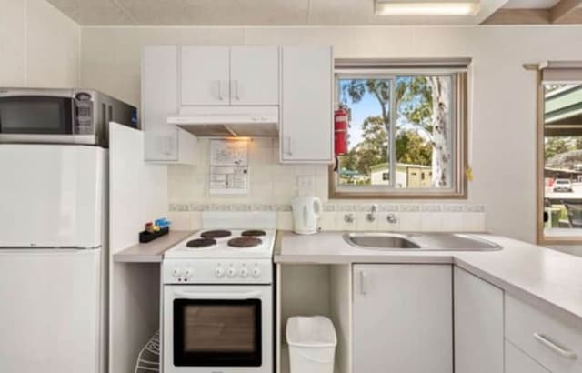 Standard 2 Bedroom Cabin - Sleeps 5