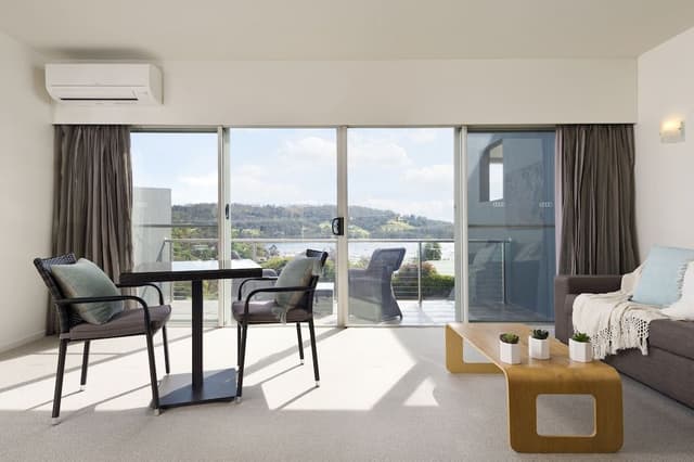 Studio, 1 Queen Bed, Balcony, Marina View (1)