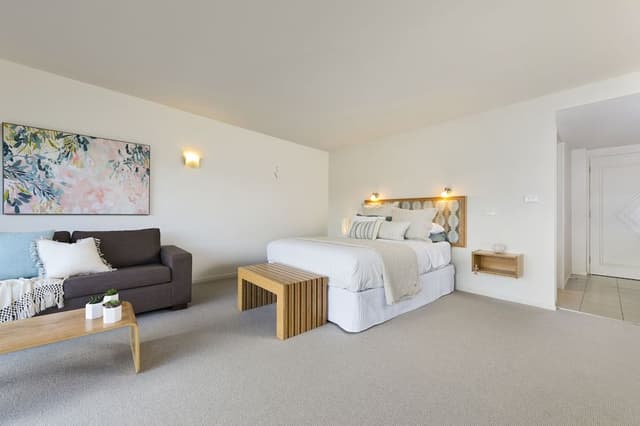 Studio, 1 Queen Bed, Balcony, Marina View (1)