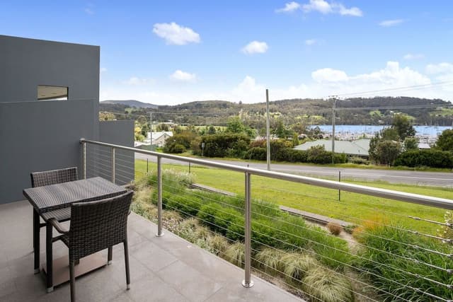 Studio, 1 Queen Bed, Balcony, Marina View (1)