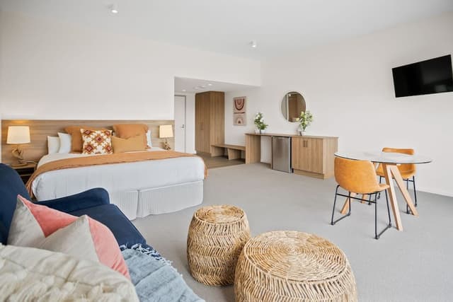 Studio, 1 Queen Bed, Balcony, Marina View (1)