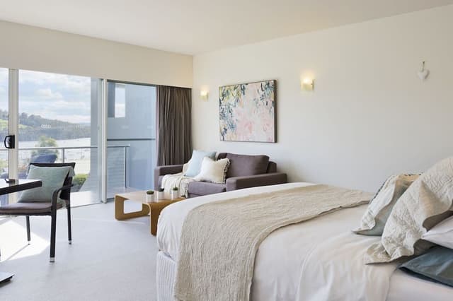 Studio, 1 Queen Bed, Balcony, Marina View (1)