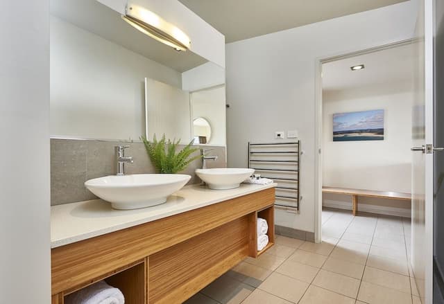 Studio, 1 Queen Bed, Balcony, Marina View (1)