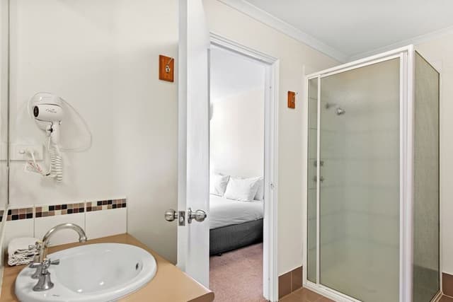 Deluxe 2 Bedroom Cabin