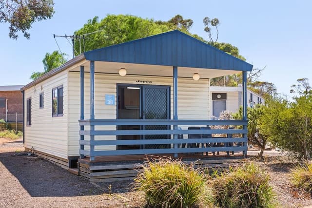 Superior 2 Bedroom Cabin - Sleeps 5